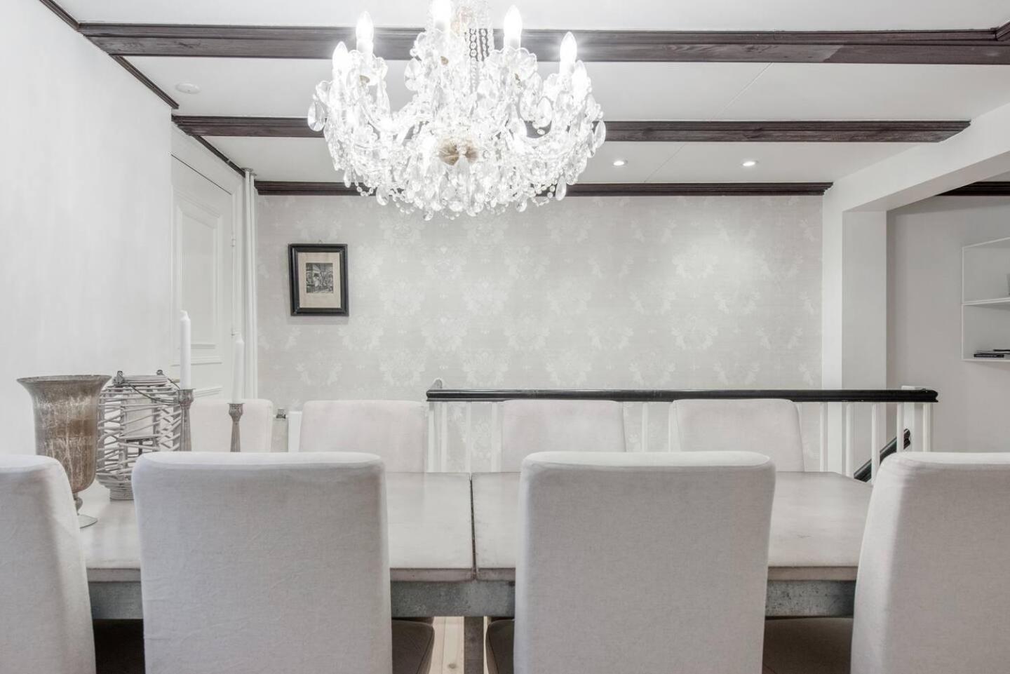 Connected Luxury In Historical Townhouse Lejlighed