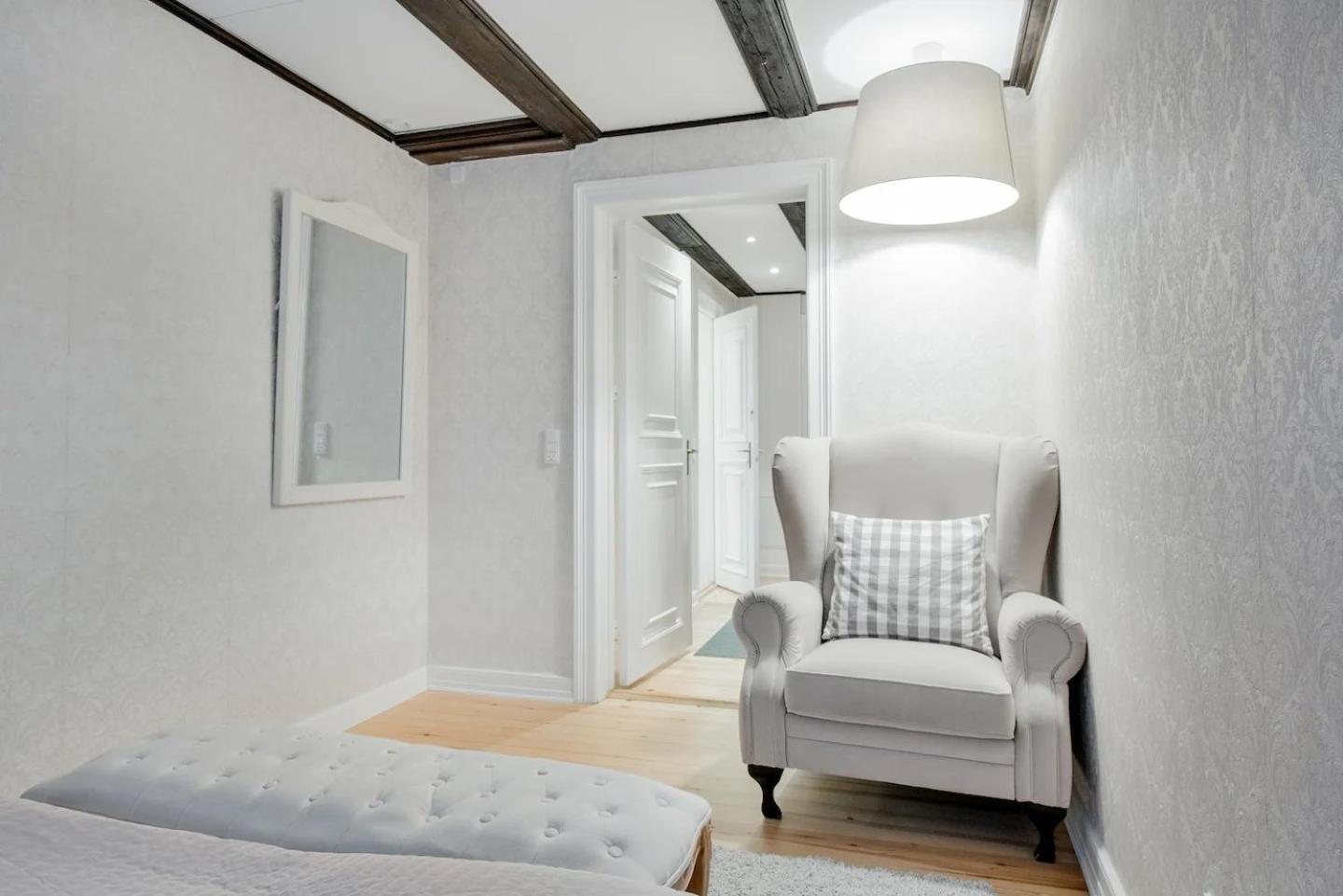 Connected Luxury In Historical Townhouse Lejlighed København