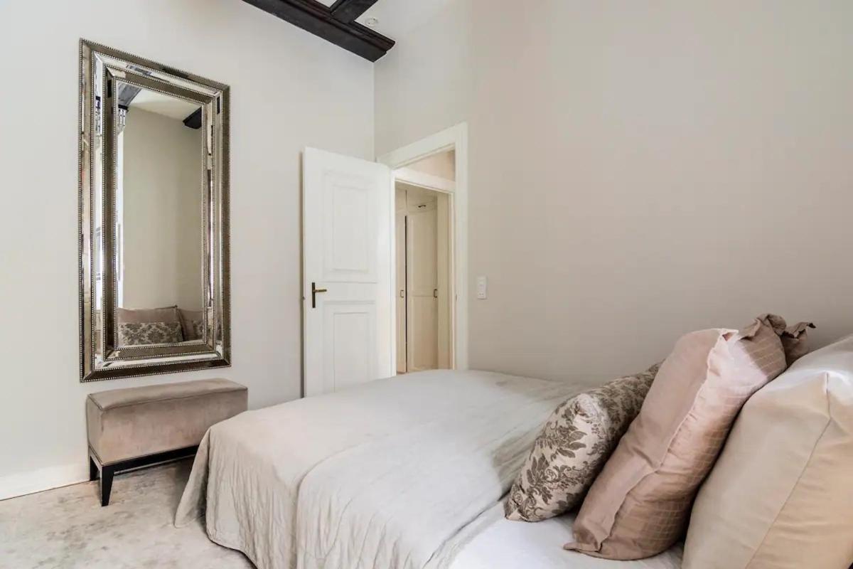 Connected Luxury In Historical Townhouse København