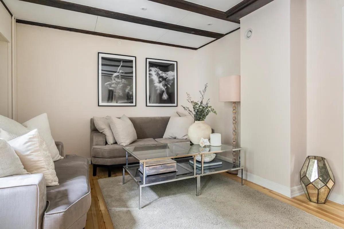 Connected Luxury In Historical Townhouse Lejlighed *