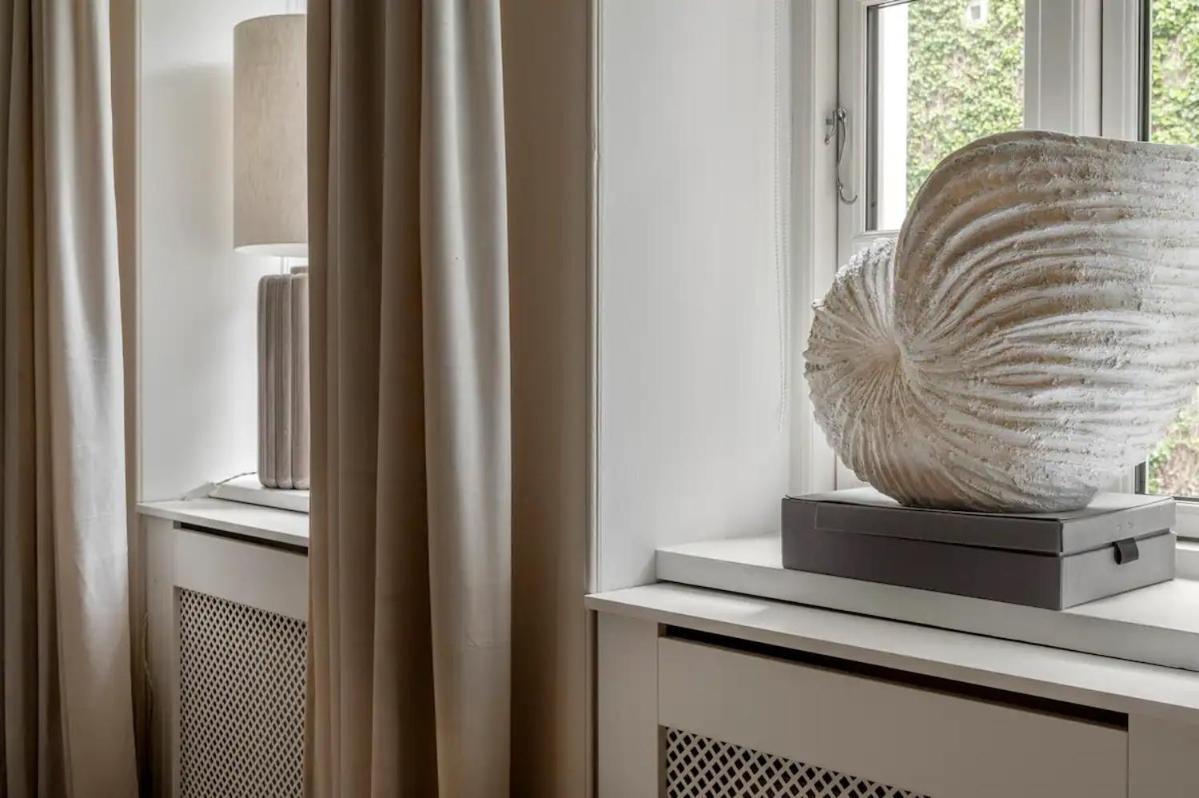 Connected Luxury In Historical Townhouse København